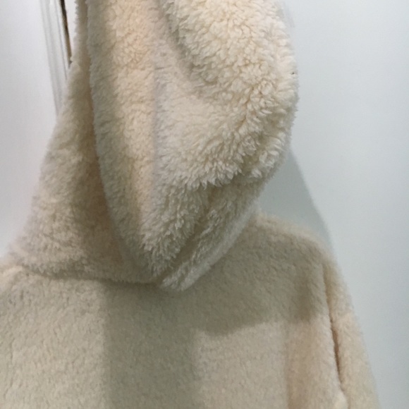 Cute New with tags fuzzy sweatshirt - Picture 6 of 6